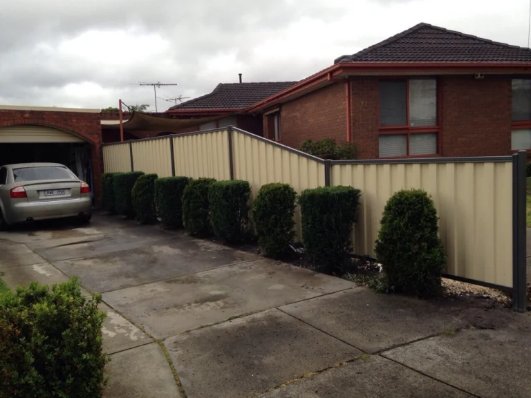 Modern Colorbond fence installed in Beaconsfield suburb