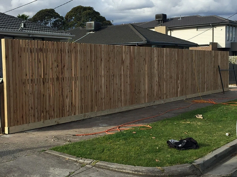 beaconsfield-timber-paling-fence